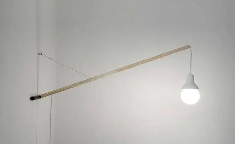 Luminária faz uso de água, lâmpada e garrafa PET para criar lindos efeitos